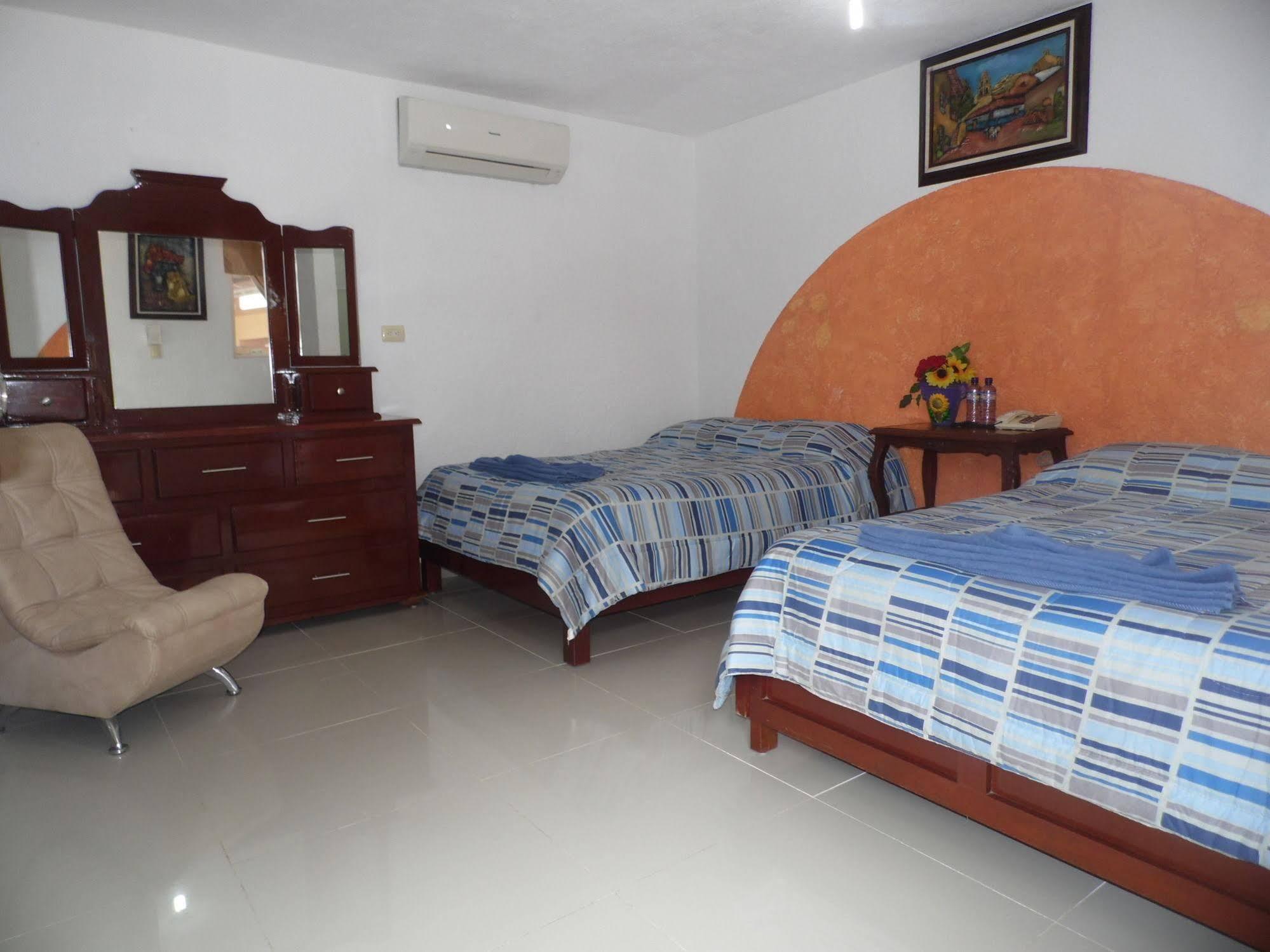 Hotel Hacienda Ixtlan Cozumel Esterno foto