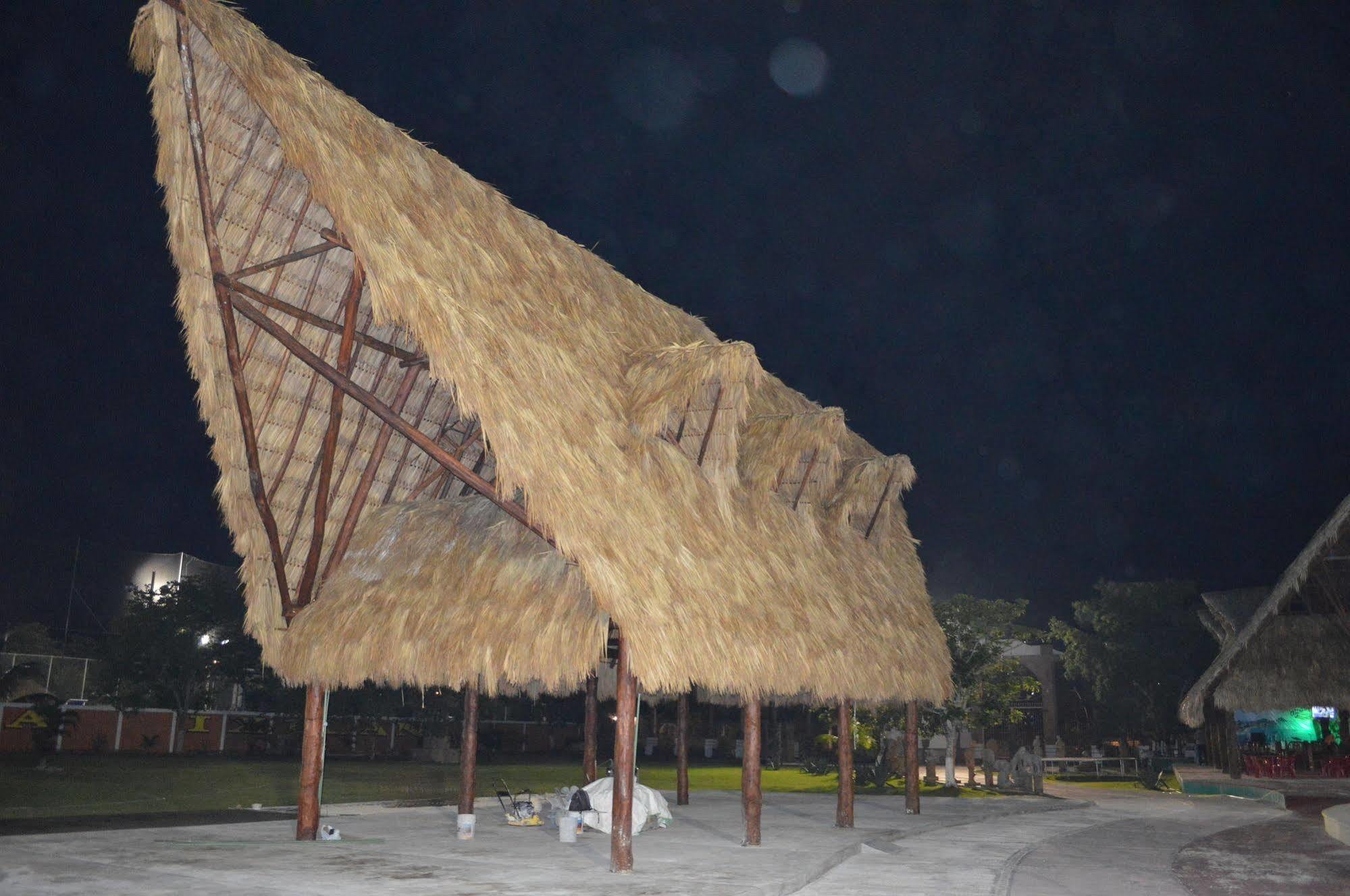 Hotel Hacienda Ixtlan Cozumel Esterno foto
